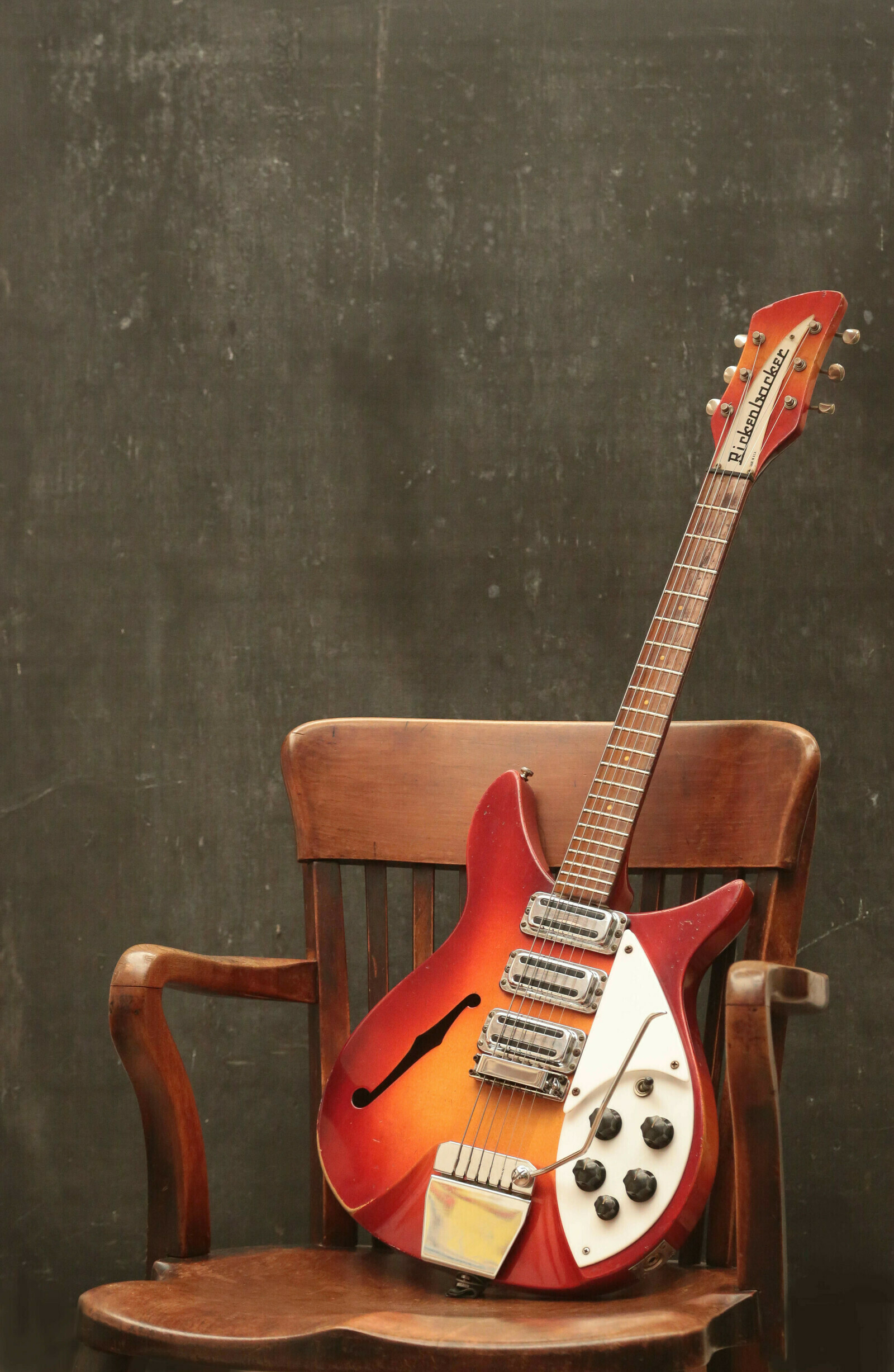 About - Vintage & Modern Guitars