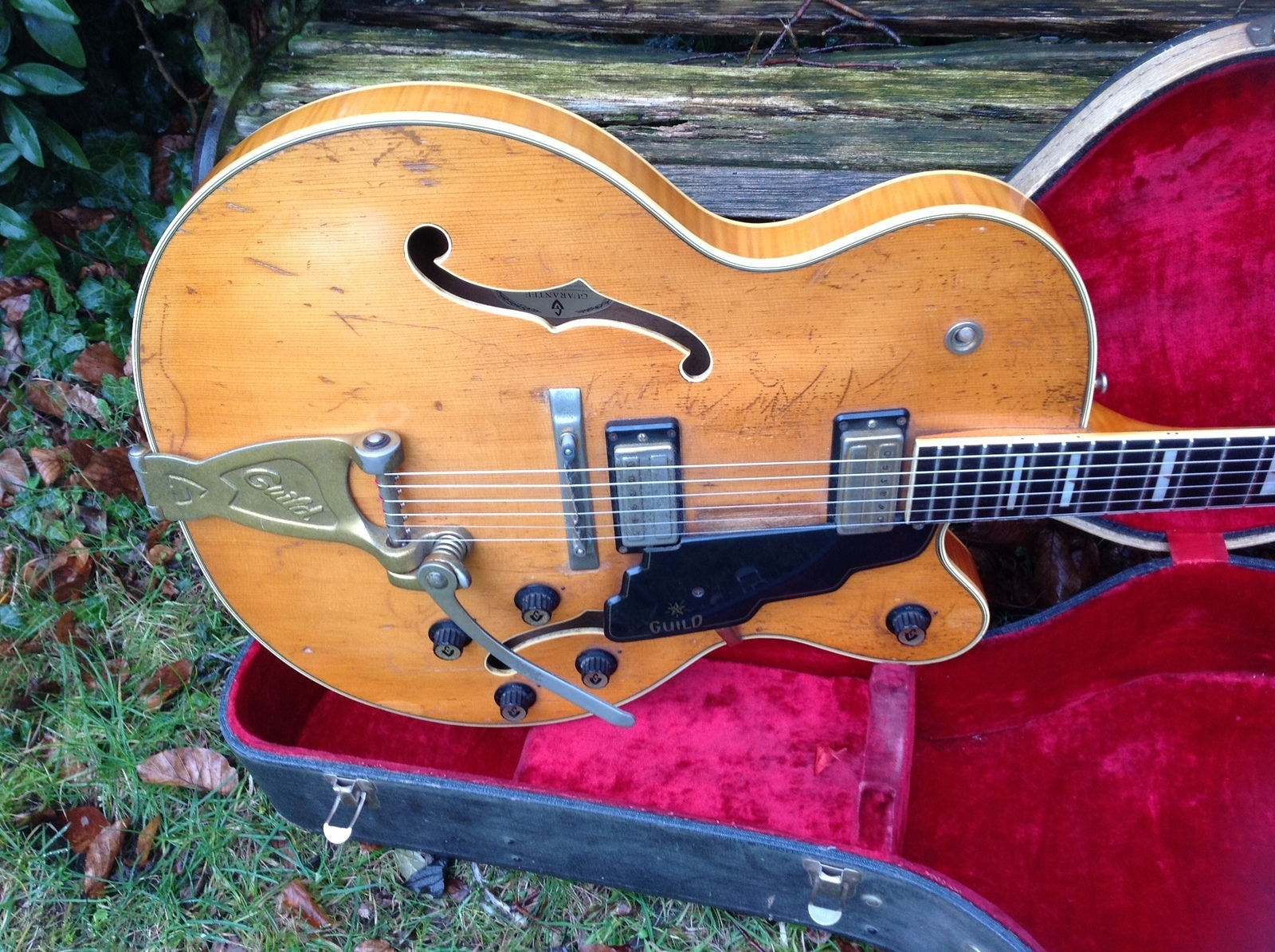 1967 Guild DE 500 "Duane Eddy" Vintage & Modern Guitars