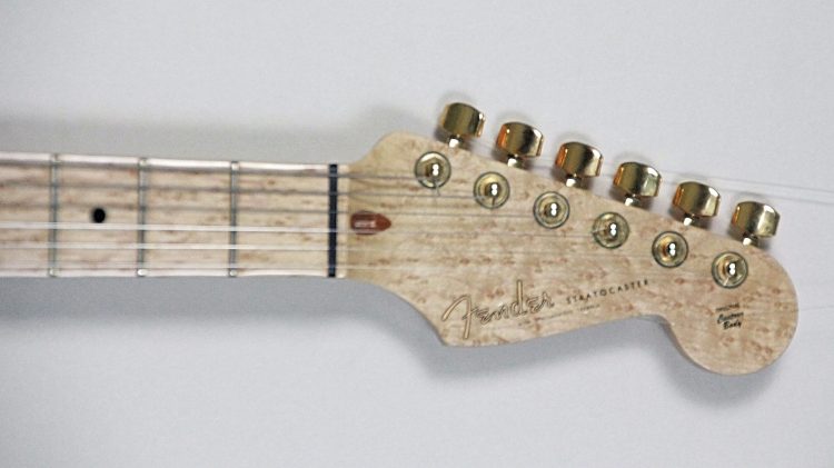 1998 Fender Custom Hank Marvin Stratocaster - Image 15
