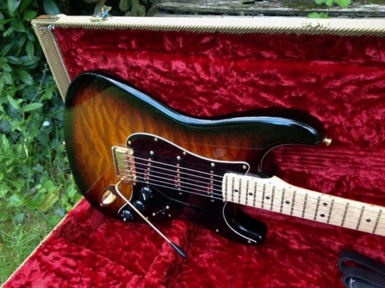 1998 Fender Custom Hank Marvin Stratocaster - Image 3
