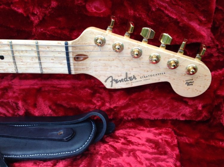 1998 Fender Custom Hank Marvin Stratocaster - Image 13