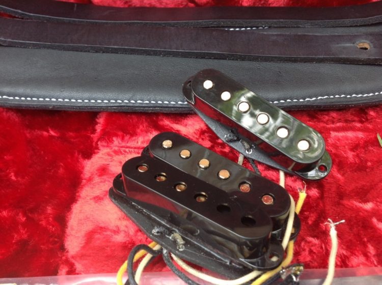 1998 Fender Custom Hank Marvin Stratocaster - Image 8