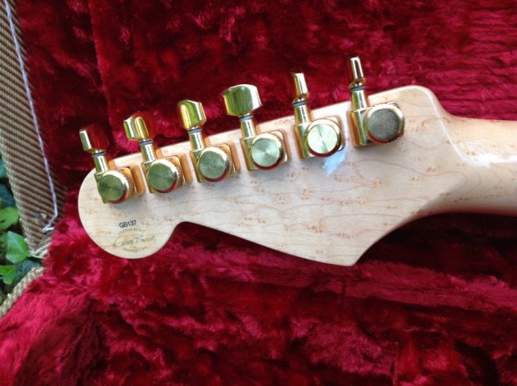 1998 Fender Custom Hank Marvin Stratocaster - Image 10