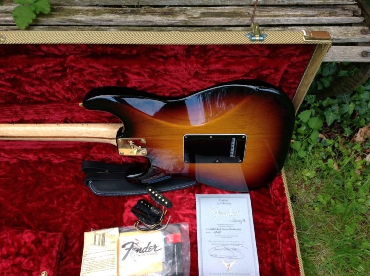 1998 Fender Custom Hank Marvin Stratocaster - Image 6