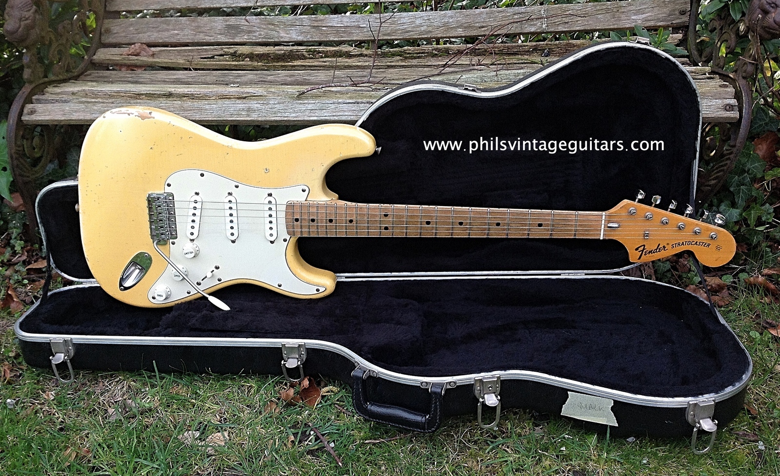void Hopefully Amuse 1972 Fender Stratocaster Olympic White - Vintage & Modern Guitars