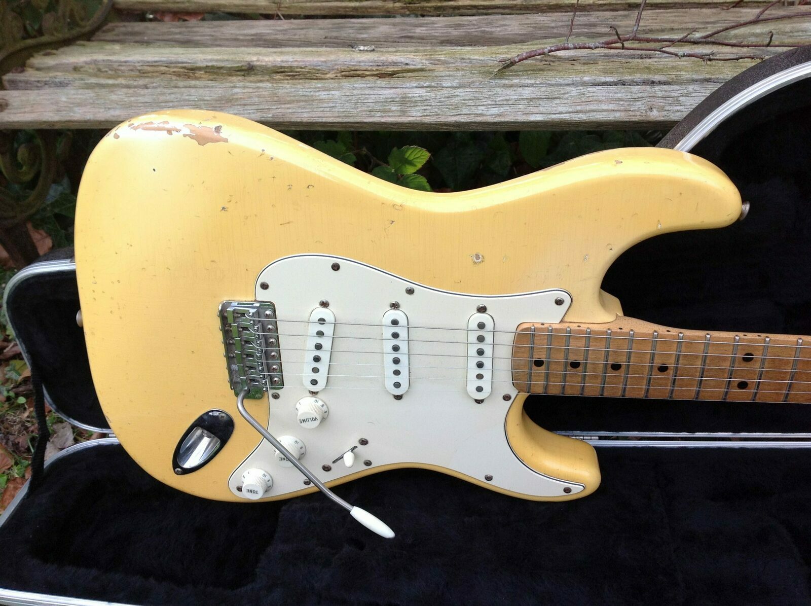 1972 Fender Stratocaster Olympic White - Vintage & Modern Guitars