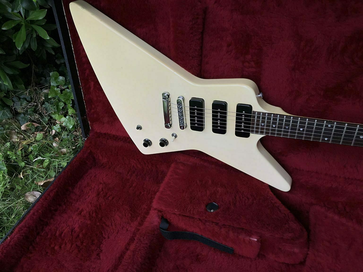 1984 Gibson Explorer 3 Vintage & Modern Guitars
