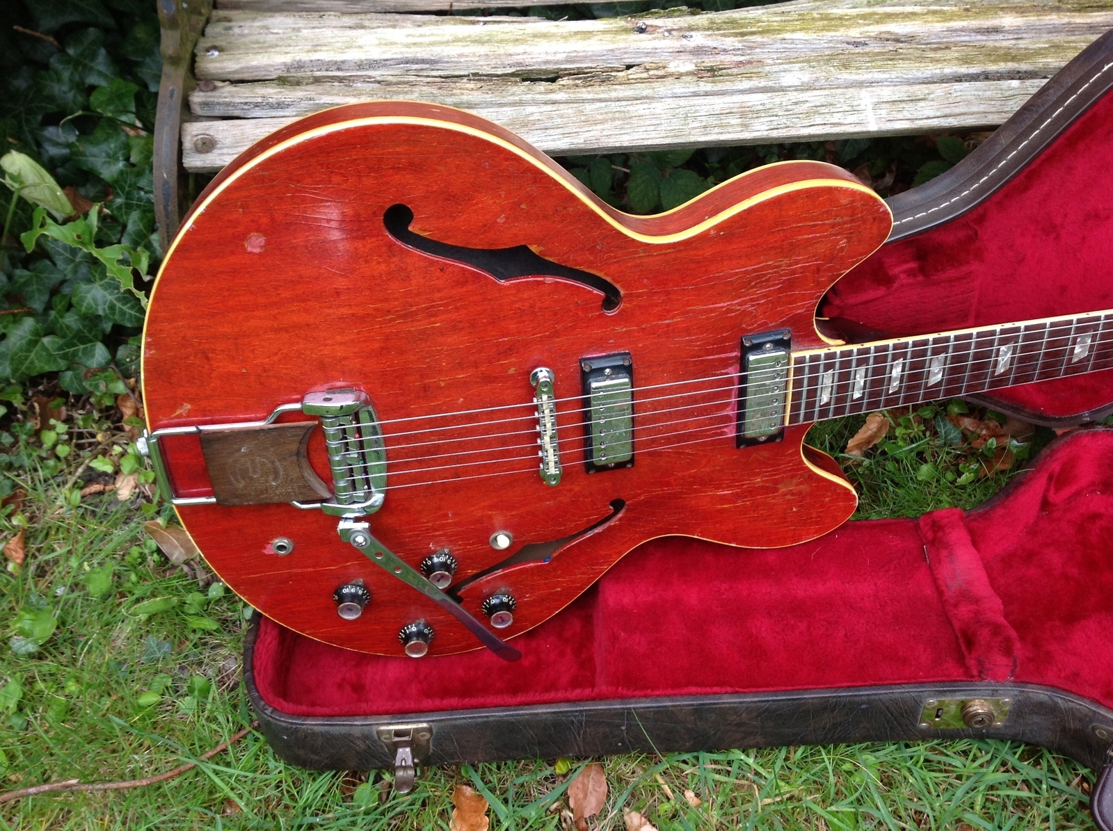 1966 Epiphone Riviera Vintage & Modern Guitars