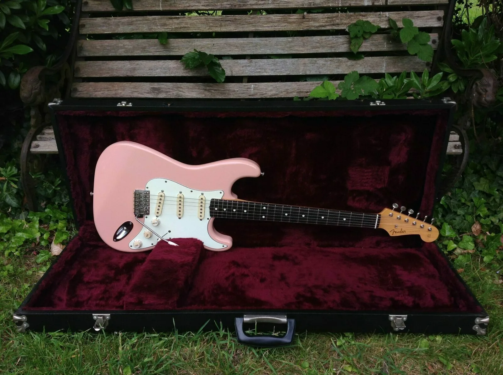 1996 Fender Japan 1962 Reissue Stratocaster Shell Pink - Vintage