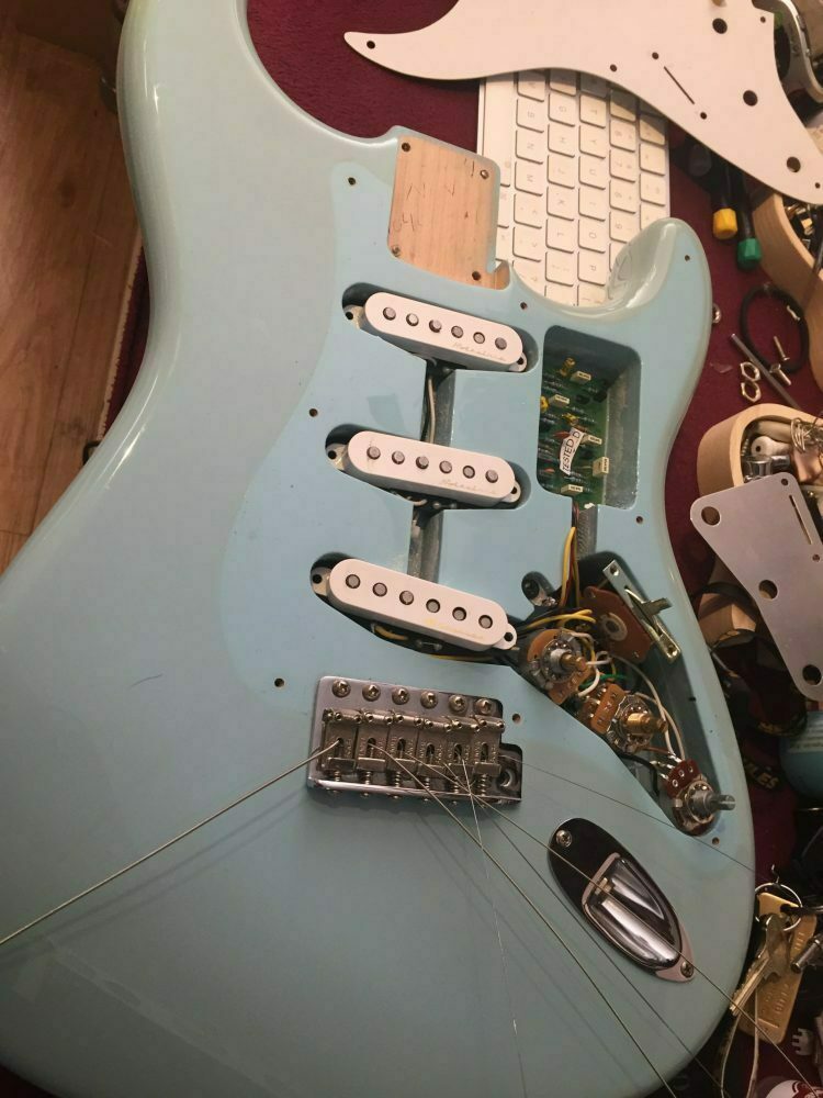 2011 Fender Custom Shop Eric Clapton Stratocaster Daphne Blue - Image 13