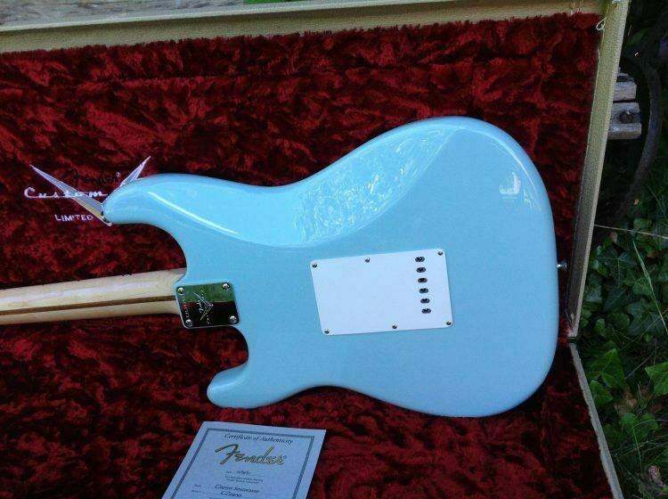 2011 Fender Custom Shop Eric Clapton Stratocaster Daphne Blue - Image 6