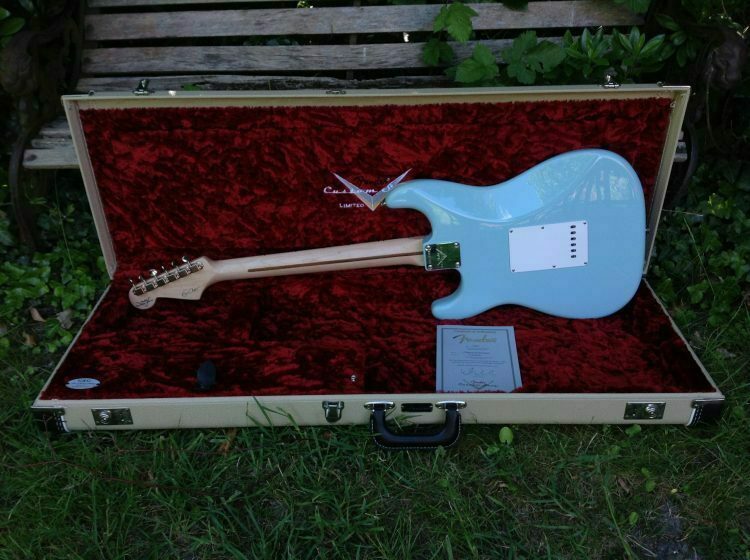 2011 Fender Custom Shop Eric Clapton Stratocaster Daphne Blue - Image 4