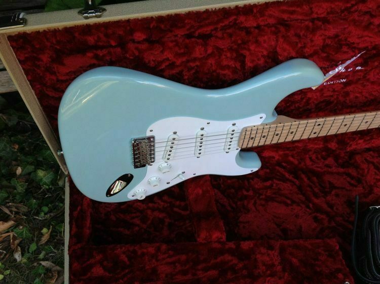 2011 Fender Custom Shop Eric Clapton Stratocaster Daphne Blue - Image 2