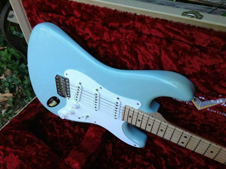 2011 Fender Custom Shop Eric Clapton Stratocaster Daphne Blue - Image 3