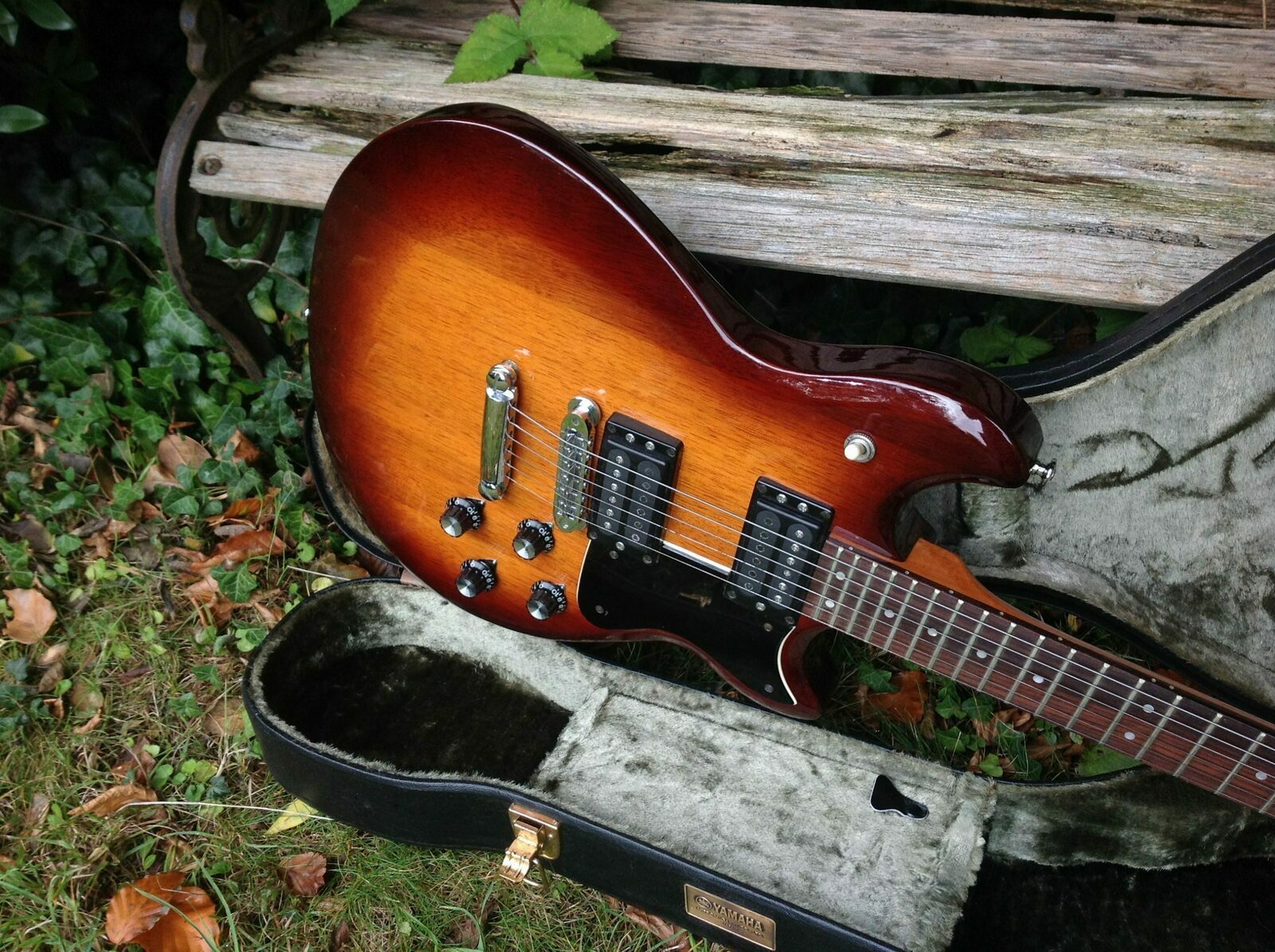 ギター YAMAHA SF-500 Super Fighter Japan Vintag Yamaha Super Flighter SF-500 White 1977 – Chicago Music Exchange