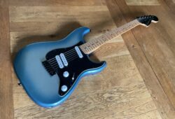 Squier Contemporary Stratocaster® Special, Roasted Maple Fingerboard, Black Pickguard, Sky Burst Metallic
