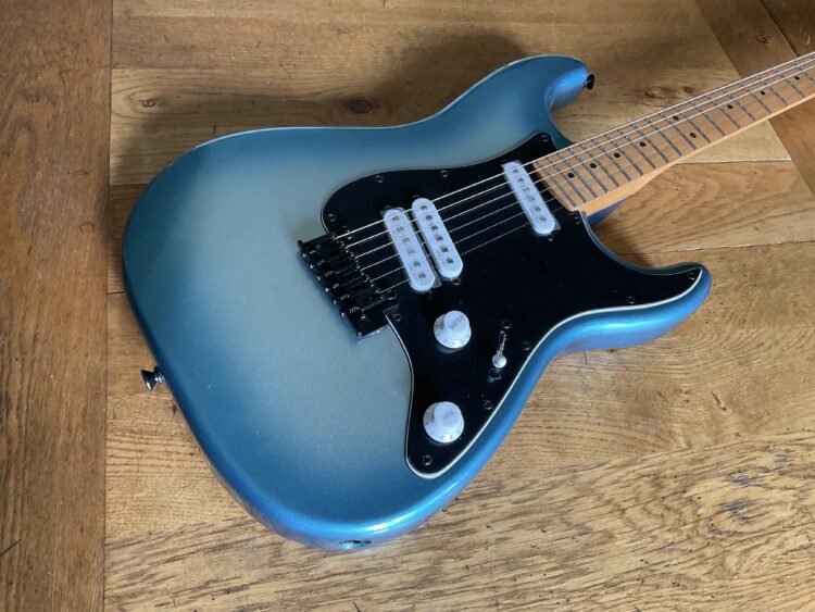 Squier Contemporary Stratocaster® Special, Roasted Maple Fingerboard, Black Pickguard, Sky Burst Metallic - Image 2