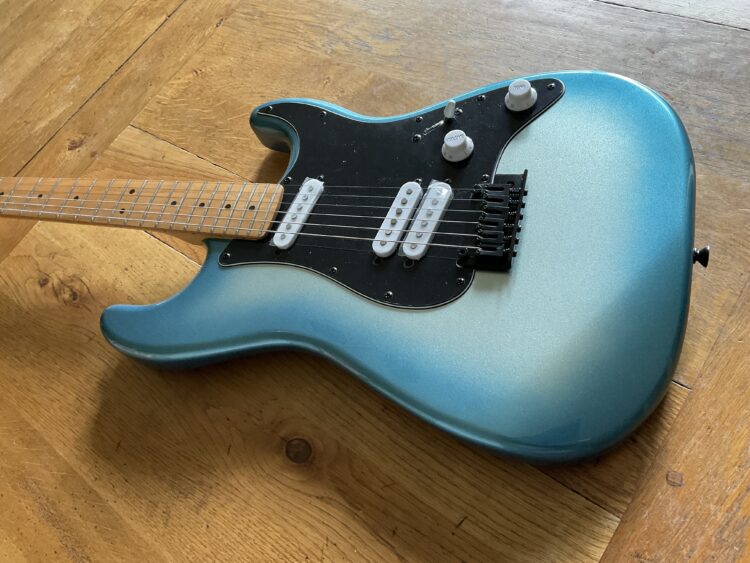 Squier Contemporary Stratocaster® Special, Roasted Maple Fingerboard, Black Pickguard, Sky Burst Metallic - Image 3