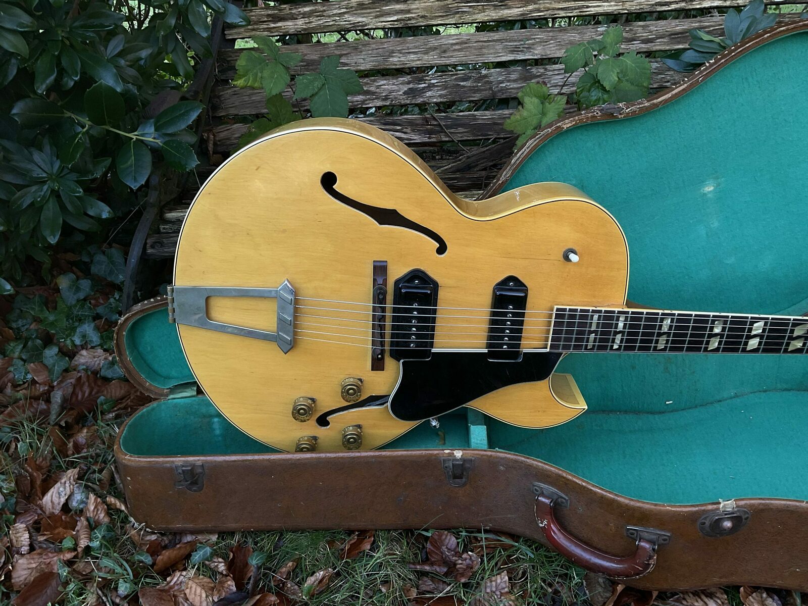 1951 Gibson 175 D - Vintage & Modern Guitars