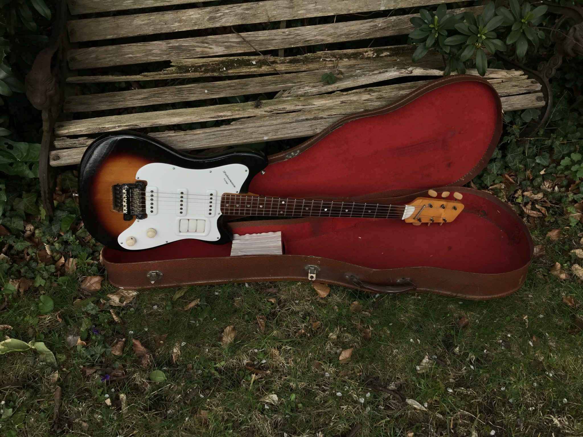 circa 1960 Grazioso Futurama 111 Vintage & Modern Guitars