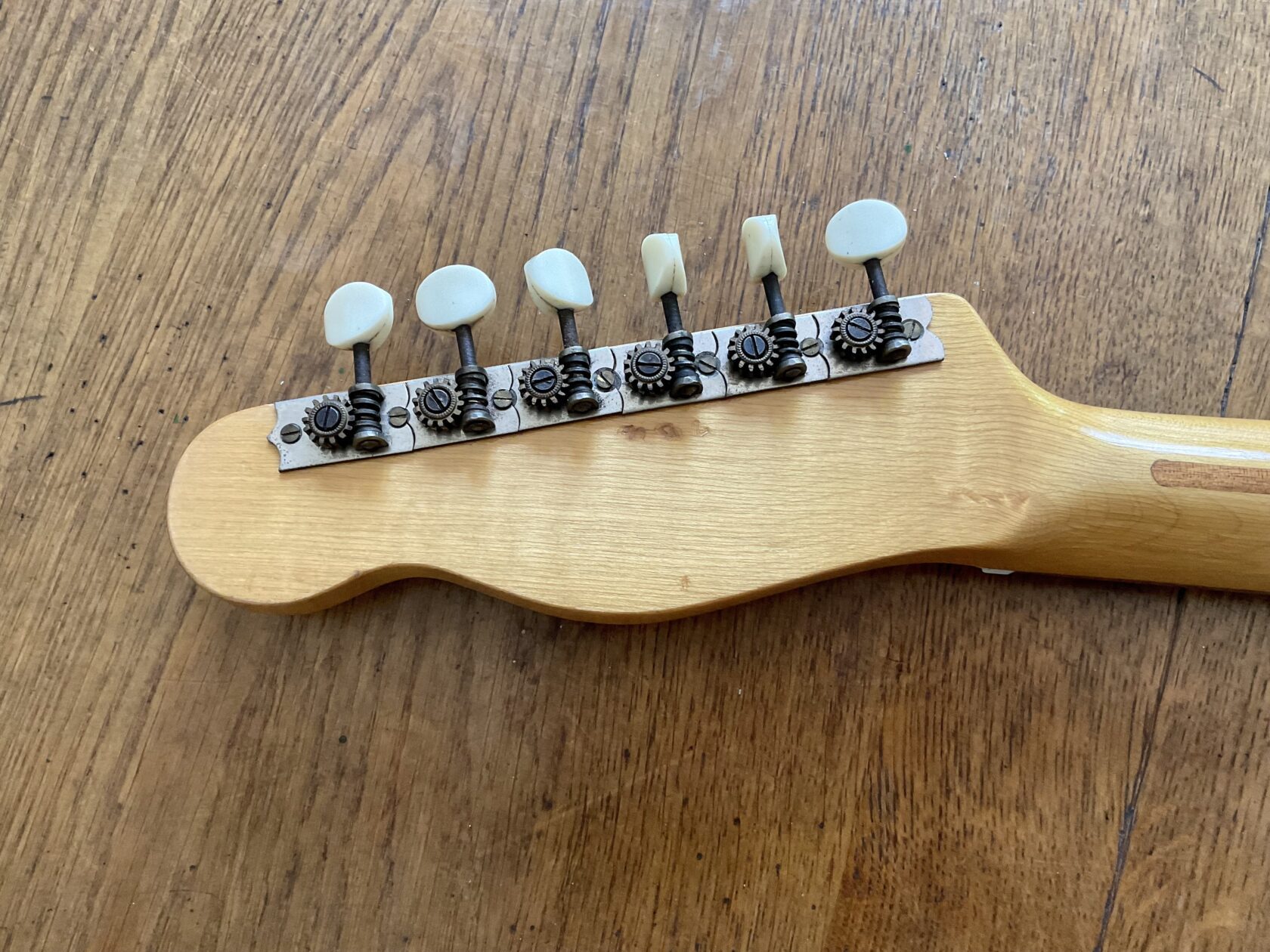 circa 1963 Grazioso Jolana Selmer Futurama III Vintage & Modern Guitars