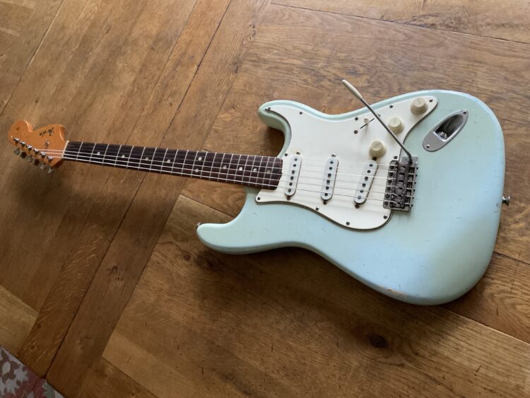 1966 Fender Stratocaster Sonic Blue - Image 3