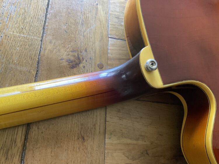 1969 Gibson Byrdland - Image 13