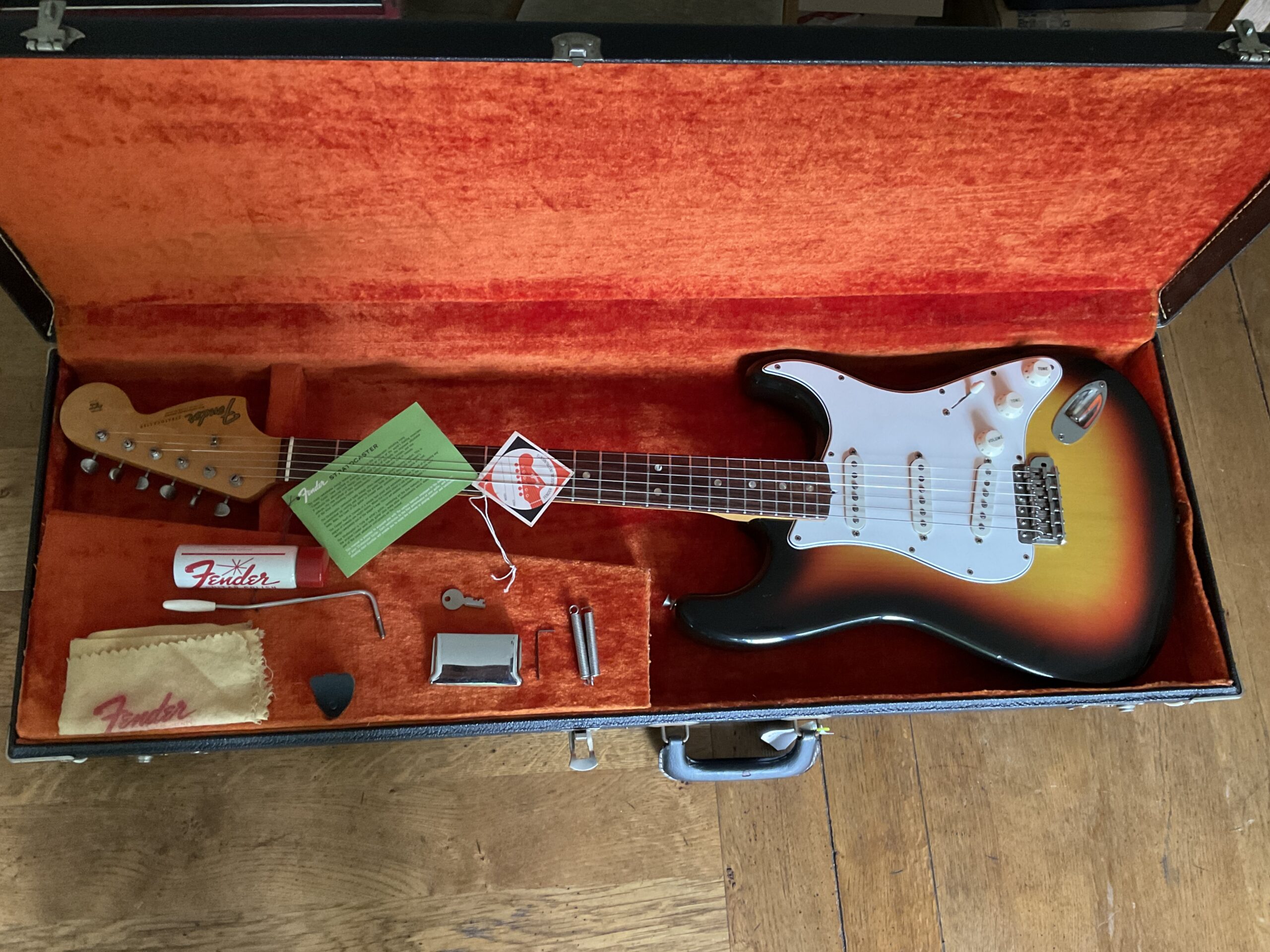 Stratcaster,Telecaster用 片側6連 1967 Fender Stratocaster - Vintage & Modern Guitars