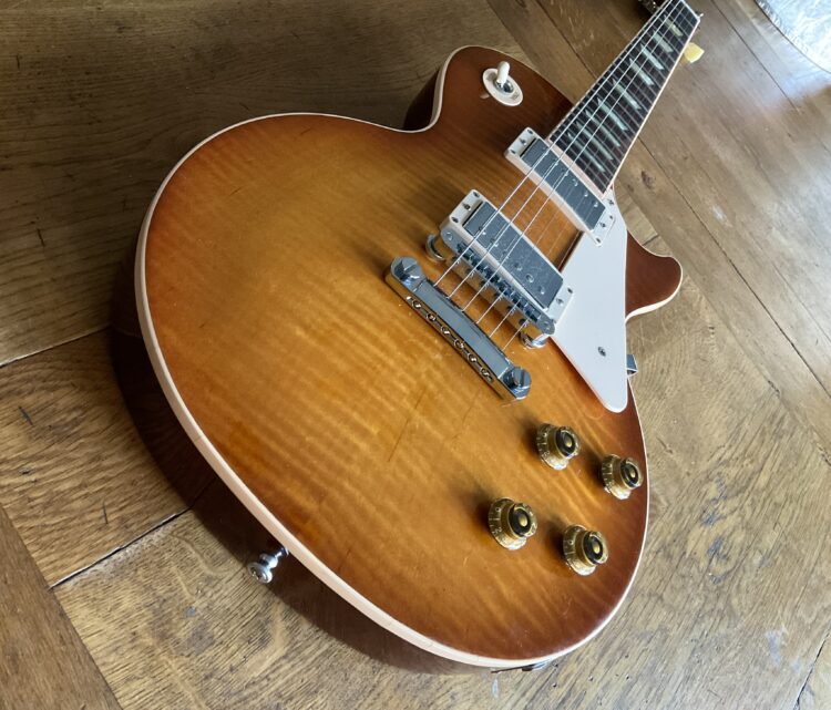 2011 Gibson Les Paul Standard (Traditional) - Image 2