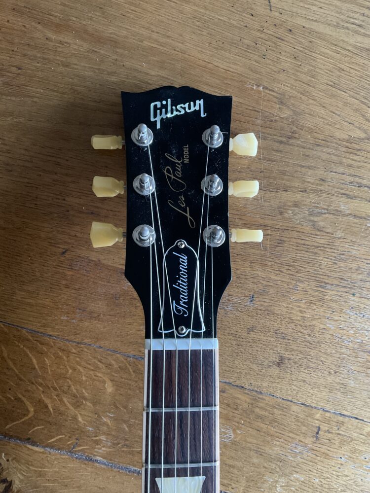 2011 Gibson Les Paul Standard (Traditional) - Image 4