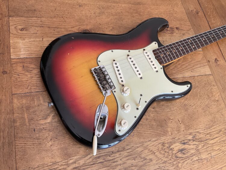 1964 Fender Stratocaster - Image 3